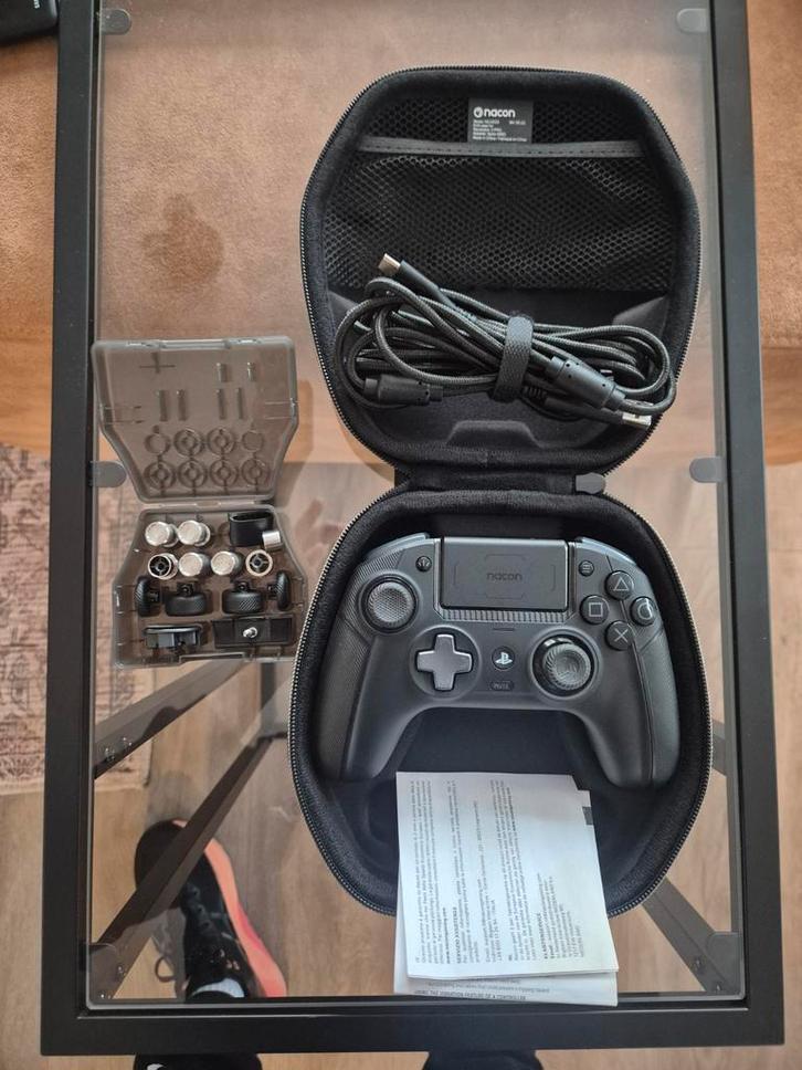 Nacon Revolution 5 Pro Controller, Spelcomputers en Games, Spelcomputers | Sony PlayStation Consoles | Accessoires, Zo goed als nieuw