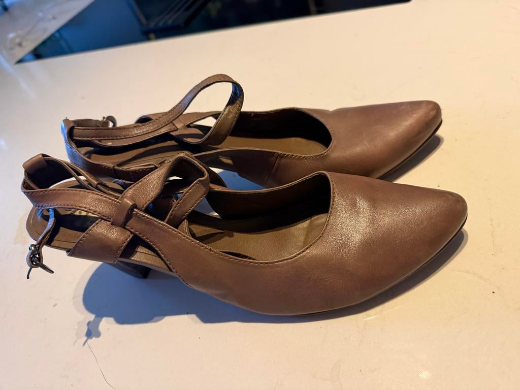 Tamaris Lage Hak Schoenen - Maat 40, Kleding | Dames, Ophalen, Zo goed als nieuw, Bruin, Schoenen met lage hakken