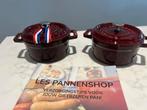 Nieuwe Staub mini pannetjes 10 cm Grenadine, Huis en Inrichting, Keuken | Potten en Pannen, Gietijzer, Nieuw, Ophalen of Verzenden