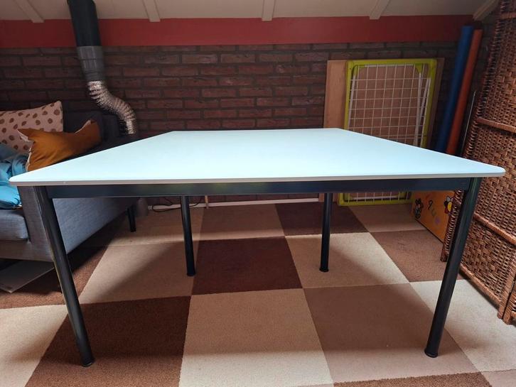 Schooltafel Speeltafel Bureau GRATIS, Huis en Inrichting, Bureaus, Gebruikt, Ophalen