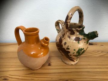 Twee Vintage Aardewerk Kruiken uit italie beschikbaar voor biedingen
