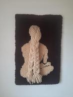 Prachtige zittende vrouw met vlecht van wol (smirna), Huis en Inrichting, Woonaccessoires | Wanddecoraties, Ophalen of Verzenden