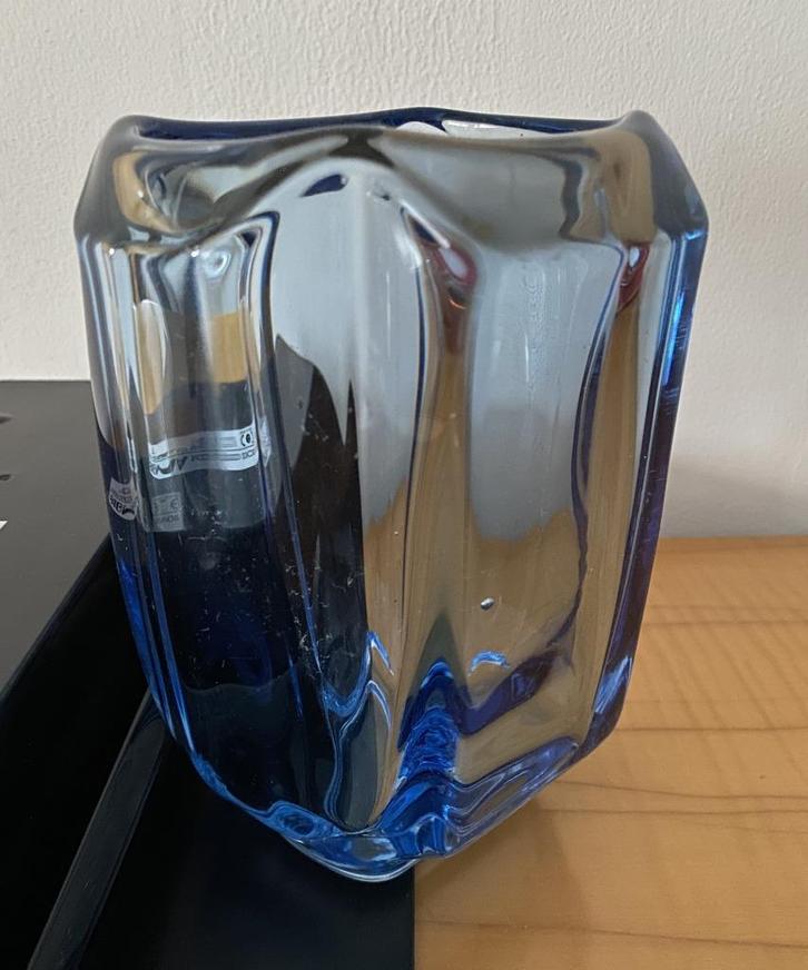 60 jaren Tsjechië BLAUW Uranium glas VAAS Ladena Viznerova, Huis en Inrichting, Woonaccessoires | Vazen, Gebruikt, Blauw, Minder dan 50 cm