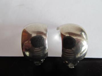 Zilveren 835 gemerkte  clips oorbellen. beschikbaar voor biedingen