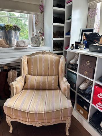 Brocante stoel beschikbaar voor biedingen