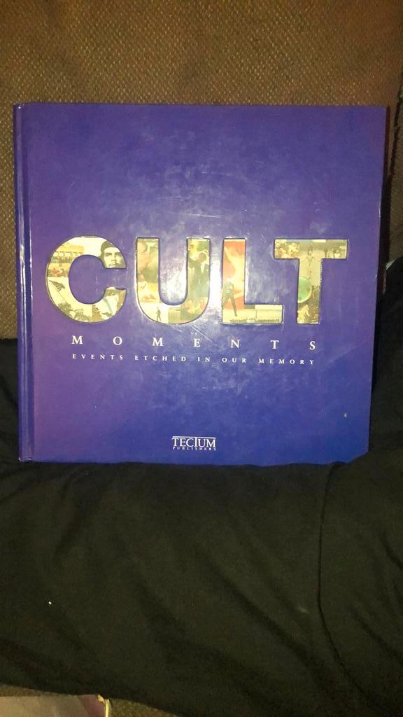 Nina Grenningloh - Cult Moments, Boeken, Mode, Zo goed als nieuw, Mode algemeen, Ophalen of Verzenden