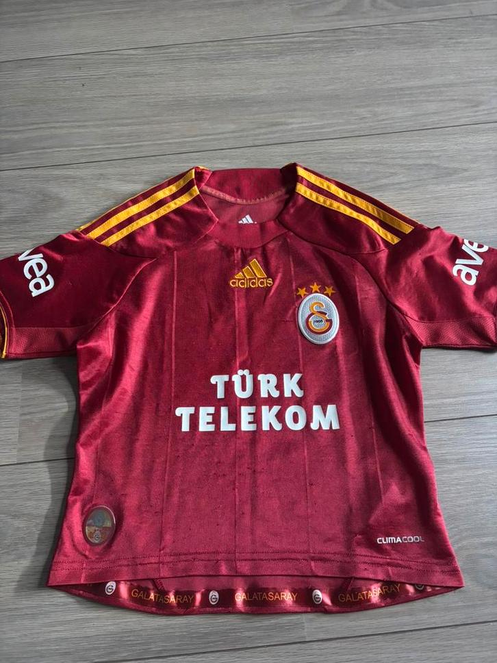 Officieel Galatasaray voetbalshirt - maat 128, Kinderen en Baby's, Kinderkleding | Maat 128, Gebruikt, Jongen, Shirt of Longsleeve