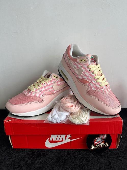 Nike air Max 1 Strawberry Lemonade - size 39, Kleding | Heren, Schoenen, Zo goed als nieuw, Sneakers of Gympen, Overige kleuren