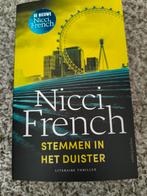 Nicci French stemmen in het duister, Boeken, Thrillers, Ophalen of Verzenden, Zo goed als nieuw