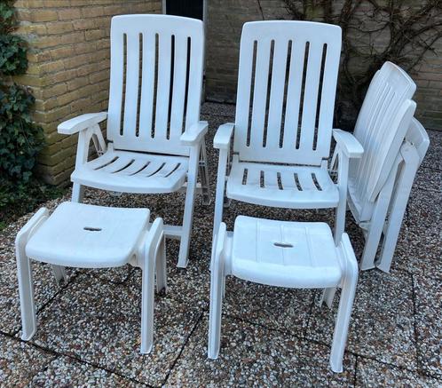 3 tuinstoelen en 2 voetenbankjes Jardin| cool wit, Tuin en Terras, Tuinstoelen, Gebruikt, Kunststof, Inklapbaar, Stapelbaar, Verstelbaar