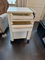 Ziekenhuis nachtkastje, Huis en Inrichting, Ophalen, Kunststof, 50 tot 100 cm, Zo goed als nieuw