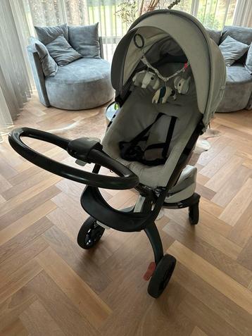 Stokke kinderwagen met reiswieg en accessoires beschikbaar voor biedingen