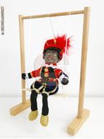 Authentieke etalage zwarte Piet pop op schommel - 20cm, rood, Diversen, Sinterklaas, Verzenden, Zo goed als nieuw
