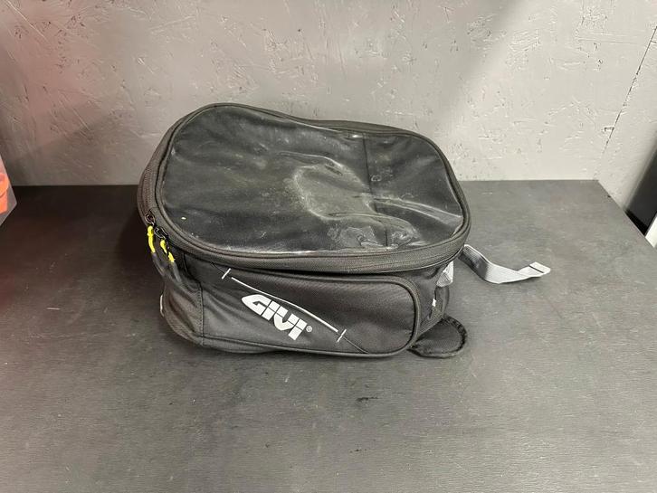 Diverse tanktassen, SW Motech/GIVI/Vanucci (motor tanktas), Motoren, Accessoires | Koffers en Tassen, Zo goed als nieuw, Ophalen of Verzenden