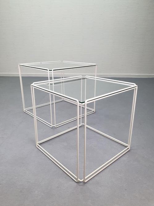 Max Sauze mimiset wit. Vintage nesting tables Isocele., Huis en Inrichting, Tafels | Bijzettafels, Ophalen of Verzenden