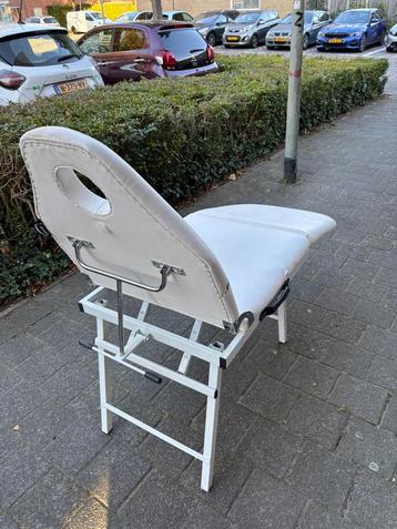 Inklapbare behandelstoel - Wenkbrauwbehandelingen beschikbaar voor biedingen
