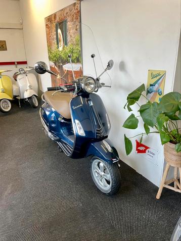 Vespa Primavera 50 4T 4V // 2016 // Blauw // Brom 45 KM beschikbaar voor biedingen