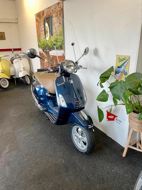 Vespa Primavera 50 4T 4V // 2016 // Blauw // Brom 45 KM, Fietsen en Brommers, Scooters | Vespa, Gebruikt, Overige modellen, Maximaal 45 km/u