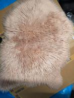 Zacht roze imitatie schapenvacht, Ophalen of Verzenden, Zo goed als nieuw