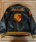 Nieuw porsche x aime leon dore jas / porsche jas

Maat :XL, Ophalen of Verzenden, Zo goed als nieuw, Maat 56/58 (XL), Zwart