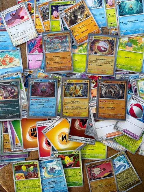 Pokémon Kaarten Pakket 100+ kaarten – Scarlet & Violet 151, Hobby en Vrije tijd, Verzamelkaartspellen | Pokémon, Zo goed als nieuw