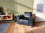 Koopje! Robuuste zwart imitatielederen fauteuil, Huis en Inrichting, Banken | Sofa's en Chaises Longues, Minder dan 150 cm, Modern