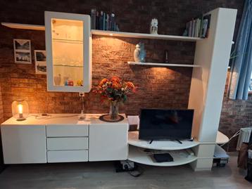 Dressoir wandmeubel wit beschikbaar voor biedingen