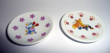 twee hele kleine schoteltjes / bordjes beschikbaar voor biedingen