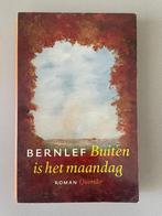 Roman van Bernlef - Buiten is het maandag -, Bernlef, Ophalen of Verzenden, Zo goed als nieuw, Nederland