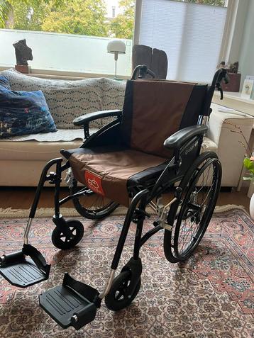 Rolstoel zo goed als nieuw 2x gebruikt niet meer nodig. beschikbaar voor biedingen