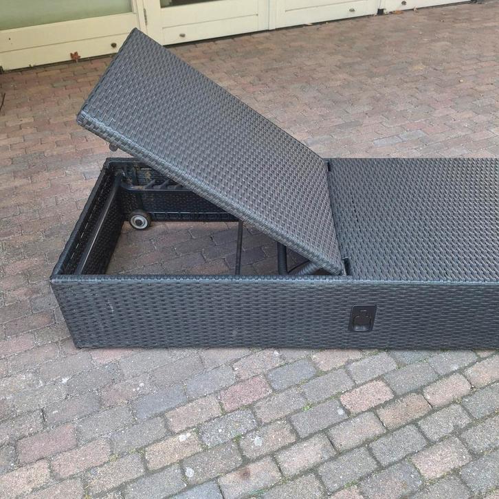1 ligbed P&R design zonder kussen, Tuin en Terras, Ligbedden, Zo goed als nieuw, Wicker, Verstelbaar, Verrijdbaar, Ophalen