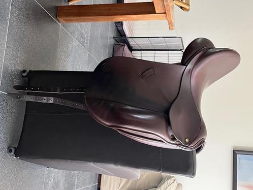 Ideal Crown Suzannah 17” MW bruin dressuurzadel, Dieren en Toebehoren, Paarden en Pony's | Zadels, Gebruikt, Dressuur, Ophalen of Verzenden