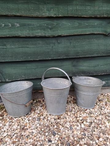 3 Vintage Zinken Emmers beschikbaar voor biedingen