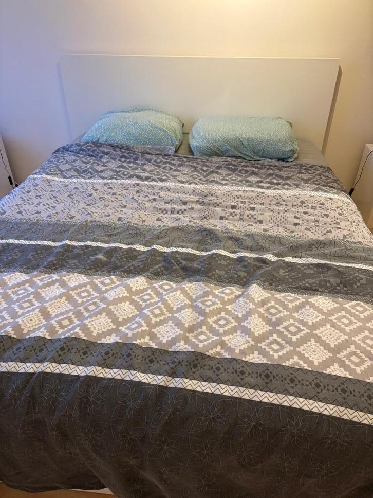 Ikea Malm bed, Huis en Inrichting, Slaapkamer | Bedden, Zo goed als nieuw, Tweepersoons, 160 cm, 200 cm, Hout, Wit, Ophalen
