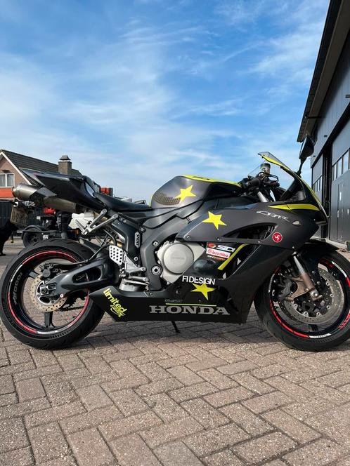 Honda cbr 1000rr fireblade sc57 2004 moet nu weg, Motoren, Motoren | Honda, Particulier, Super Sport, meer dan 35 kW, 4 cilinders