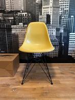 Vitra Eames DSR fiberglass stoel, Huis en Inrichting, Stoelen, Ophalen, Zo goed als nieuw, Overige kleuren, Eén