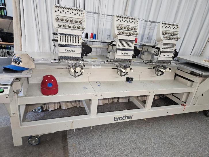 Brother BES-1230AC Borduurmachine 12-draads 3 koppen, Hobby en Vrije tijd, Borduren en Borduurmachines, Gebruikt, Borduurmachine