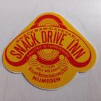 Oude sticker.  Snackbar Bar Cafetaria SNACK DRIVE INN. Nijme, Ophalen of Verzenden, Zo goed als nieuw