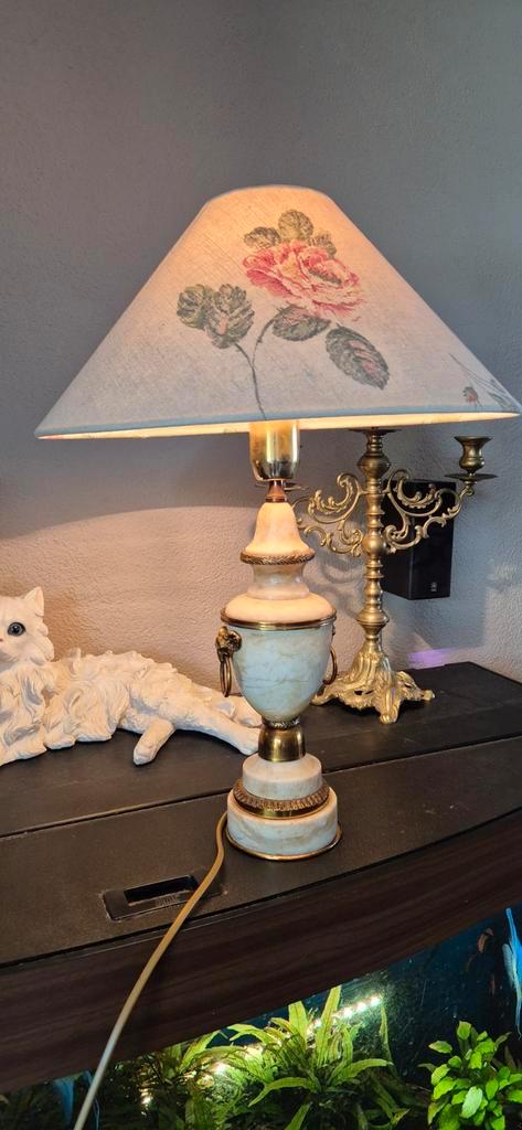 Vintage marmer Tafellamp met Bloemenkap & Gouden Accenten, Antiek en Kunst, Antiek | Lampen, Ophalen of Verzenden