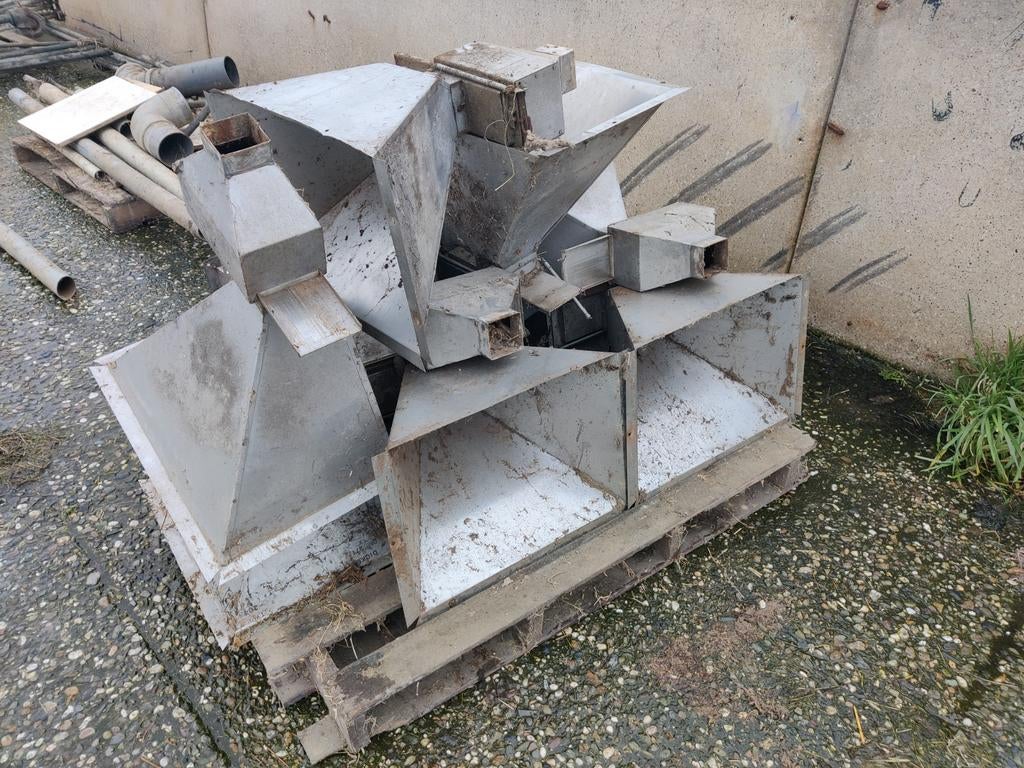 Kilo-matic voer doseer bakken melkput, Ophalen, Gebruikt