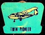 Twin Pioneer vliegtuig speld, Verzamelen, Verzenden, Gebruikt, Transport, Speldje of Pin