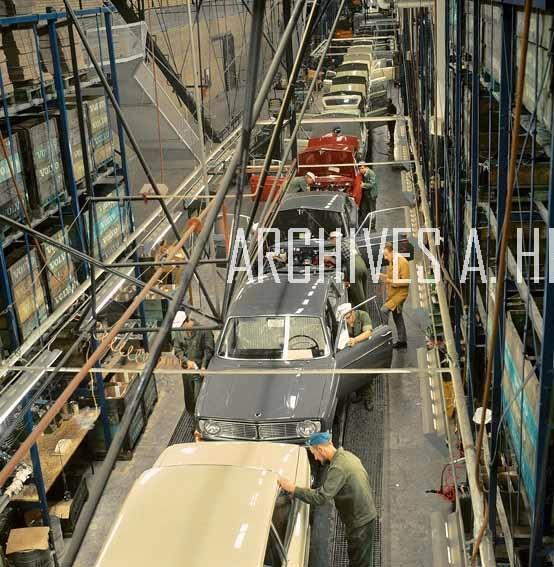 Volvo 144 assembly line automobiles 1966 factory foto, Verzamelen, Automerken, Motoren en Formule 1, Nieuw, Auto's, Verzenden