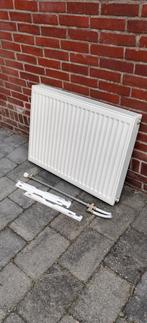 Radiator met kraan en ophangbeugels (gebruikt), Ophalen, 30 tot 80 cm, Gebruikt, Radiator