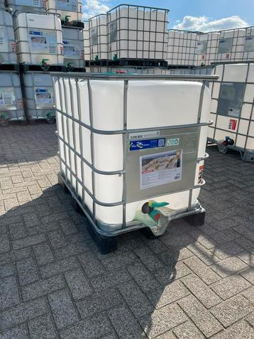 Gebruikte schone kunststof IBC 600 liter voedingsmiddelen. beschikbaar voor biedingen