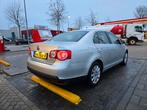 Volkswagen Jetta 2.0 FSI Automaat, Nieuwe apk, Auto's, Stof, 4 cilinders, 1317 kg, Parkeersensor