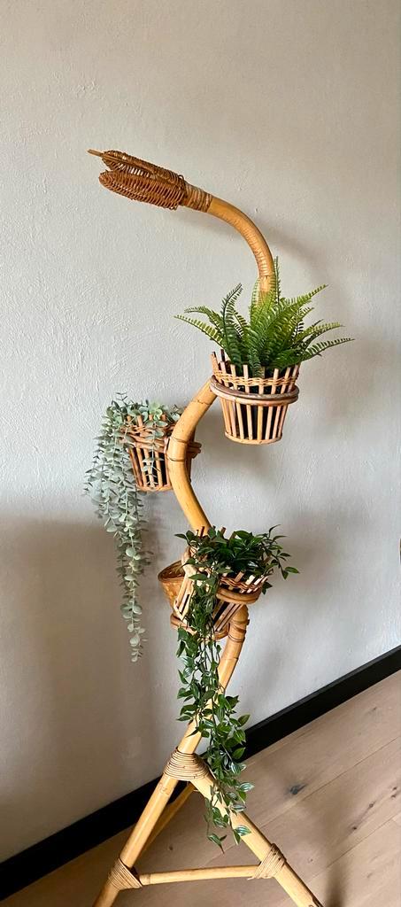 Vintage Rotan Plantenstandaard slang planten standaard retro, Verzamelen, Retro, Huis en Inrichting, Ophalen