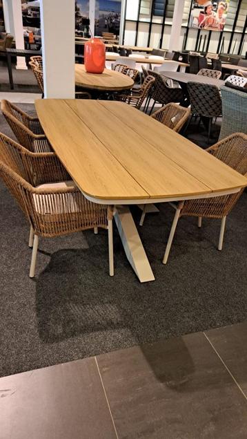 Polywood tuintafel met 4 dining tuinstoelen beschikbaar voor biedingen