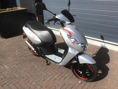 Peugeot Kisbee RS 4takt 2017 NIEUW STAAT!, Fietsen en Brommers, Scooters | Peugeot, Zo goed als nieuw, Overige modellen, Maximaal 45 km/u
