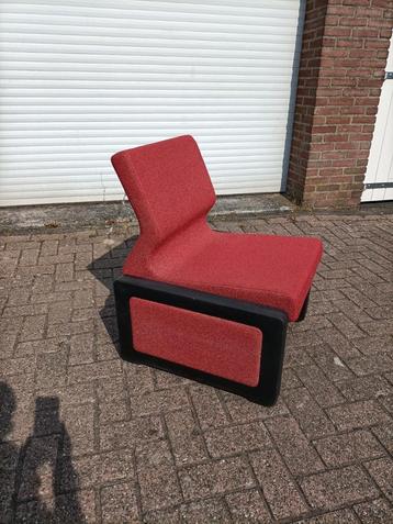 Stijlvolle fauteuil met retro uitstraling design  beschikbaar voor biedingen