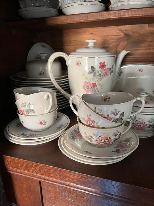 Antiek koffieservies compleet. Onbeschadigd. Nooit gebruikt., Antiek en Kunst, Antiek | Servies compleet, Ophalen of Verzenden